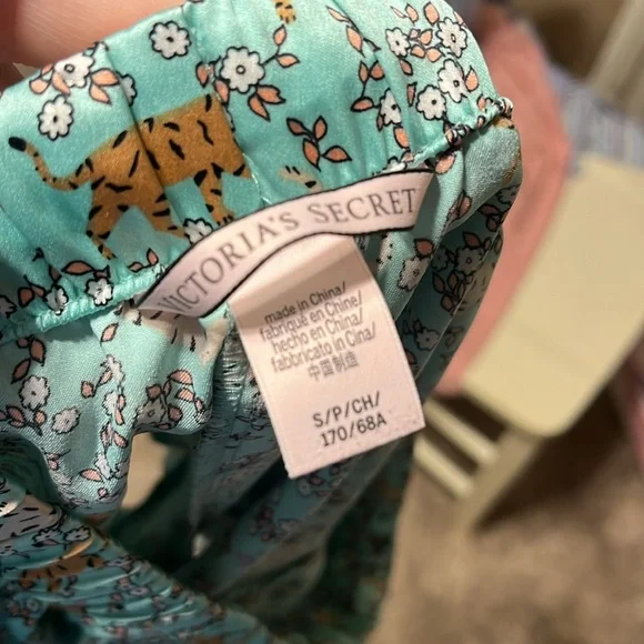 Victoria’s Secret Sleep Shorts Small - Picture 4 of 4